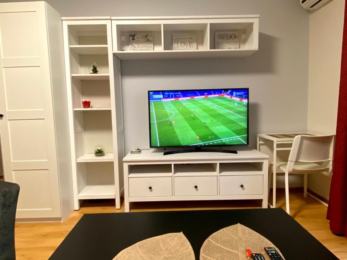 Your Home - Central Studio Apartment, Balcony, Parking & Self Check-In Vilnius Ngoại thất bức ảnh