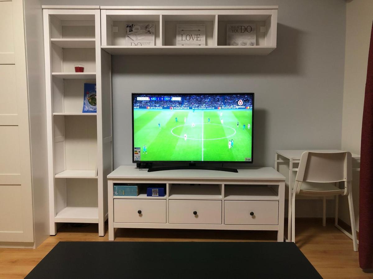 Your Home - Central Studio Apartment, Balcony, Parking & Self Check-In Vilnius Ngoại thất bức ảnh